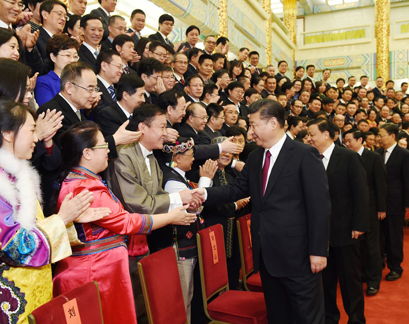 11月7日,党和国家领导人习近平、刘云山等在北京人民大会堂会见中华全国新闻工作者协会第九届理事会全体代表和中国新闻奖、长江韬奋奖获奖者代表。