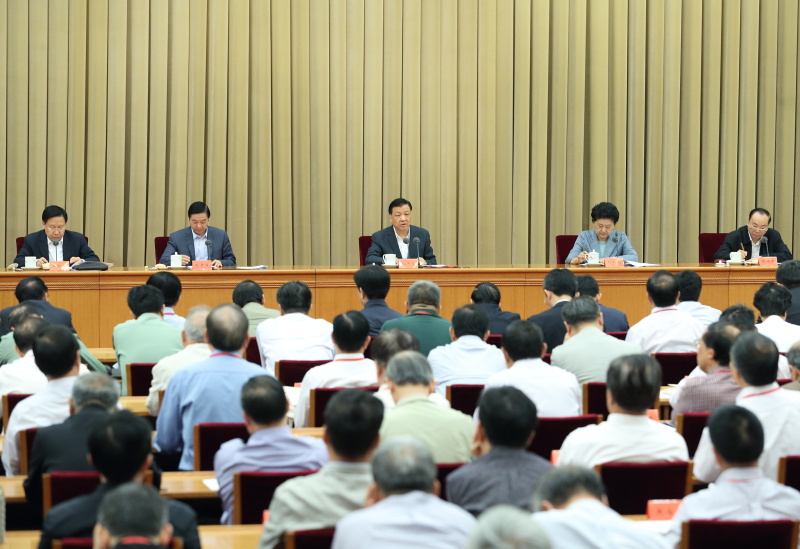 5月17日,中宣部在北京召开构建中国特色哲学社会科学工作座谈会暨2017年度国家社科基金项目评审工作会议。中共中央政治局常委、中央书记处书记刘云山出席会议并讲话。