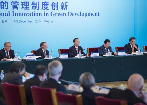 12月1日,国务院副总理、中国环境与发展国际合作委员会主席张高丽在北京出席中国环境与发展国际合作委员会2014年年会开幕式并讲话。新华社记者 王晔 摄