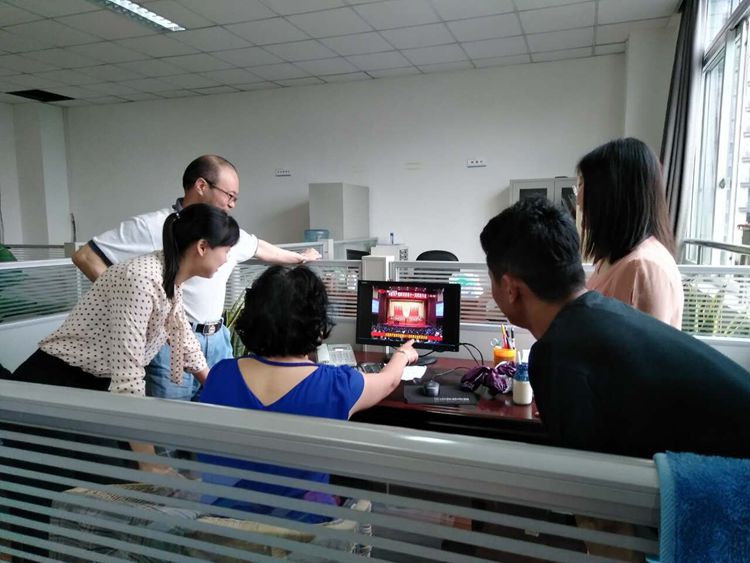 集中观看省十一次党代会开幕式.jpg
